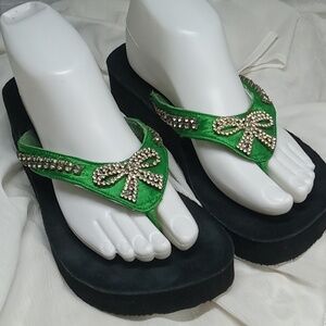 Daffodils women's flip Flops size 8